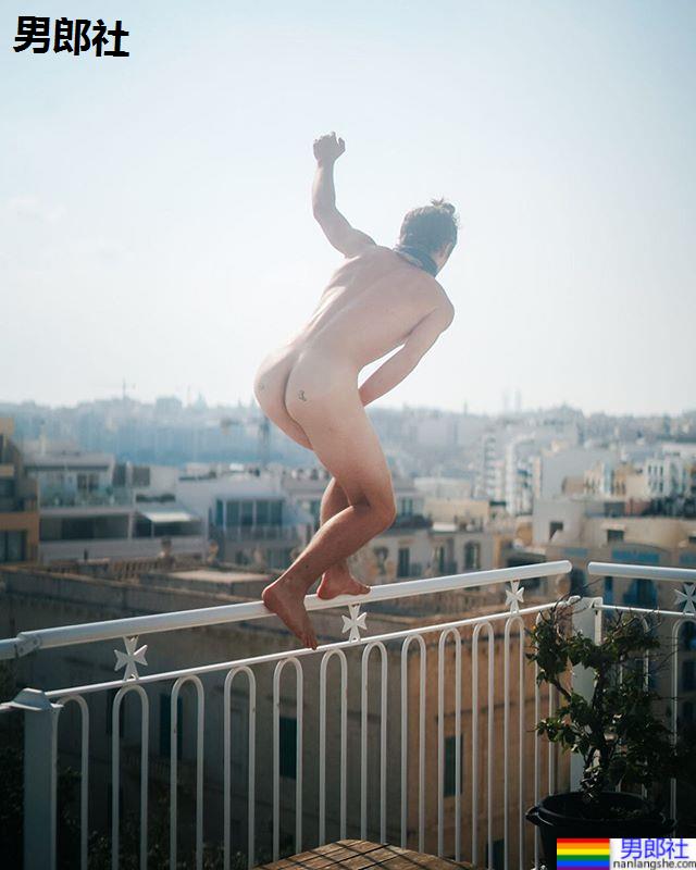 超狂青春!年轻底迪极限挑战露屁屁 全裸高空悬吊吓尿一堆观众 - 51虹马 超狂青春!年轻底迪极限挑战露屁屁 全裸高空悬吊吓尿一堆观众 - 51虹马