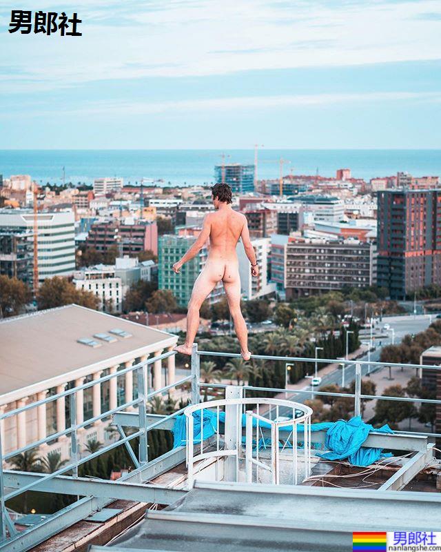 超狂青春!年轻底迪极限挑战露屁屁 全裸高空悬吊吓尿一堆观众 - 51虹马 超狂青春!年轻底迪极限挑战露屁屁 全裸高空悬吊吓尿一堆观众 - 51虹马