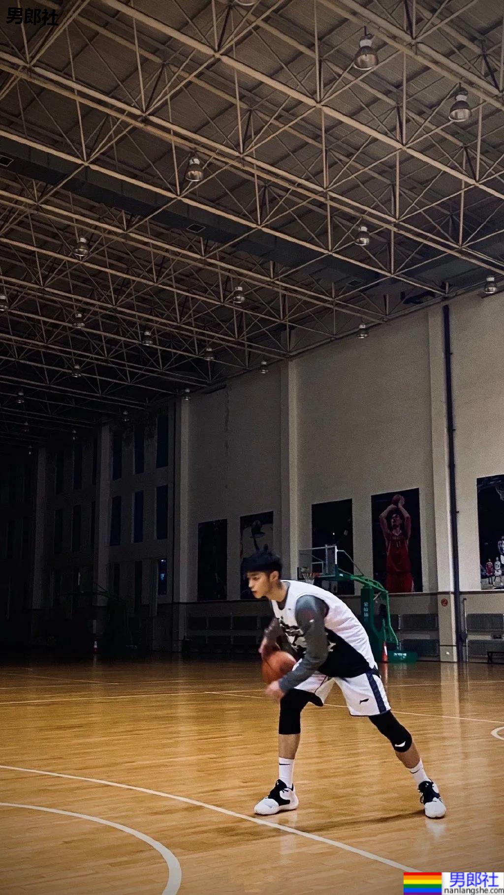 东北185CM高鼻梁体育生，这双大长腿绝了 - 51虹马