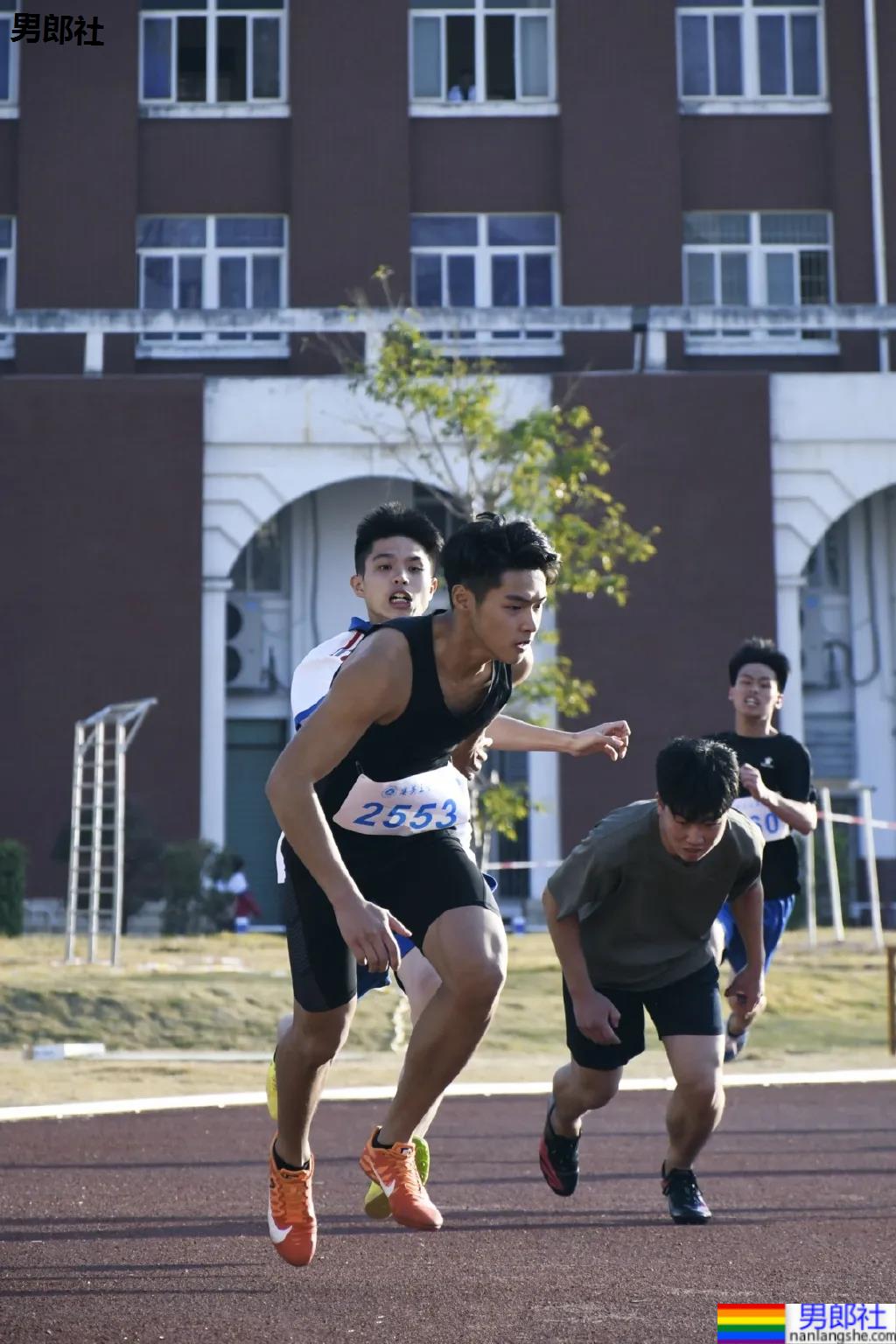 东北185CM高鼻梁体育生，这双大长腿绝了 - 51虹马