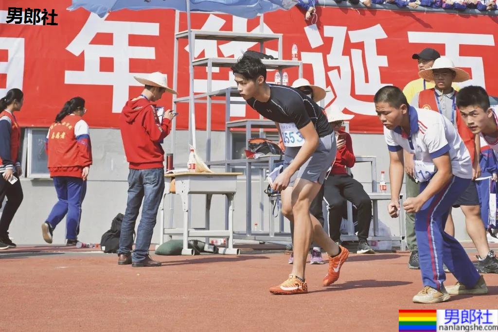 东北185CM高鼻梁体育生，这双大长腿绝了 - 51虹马