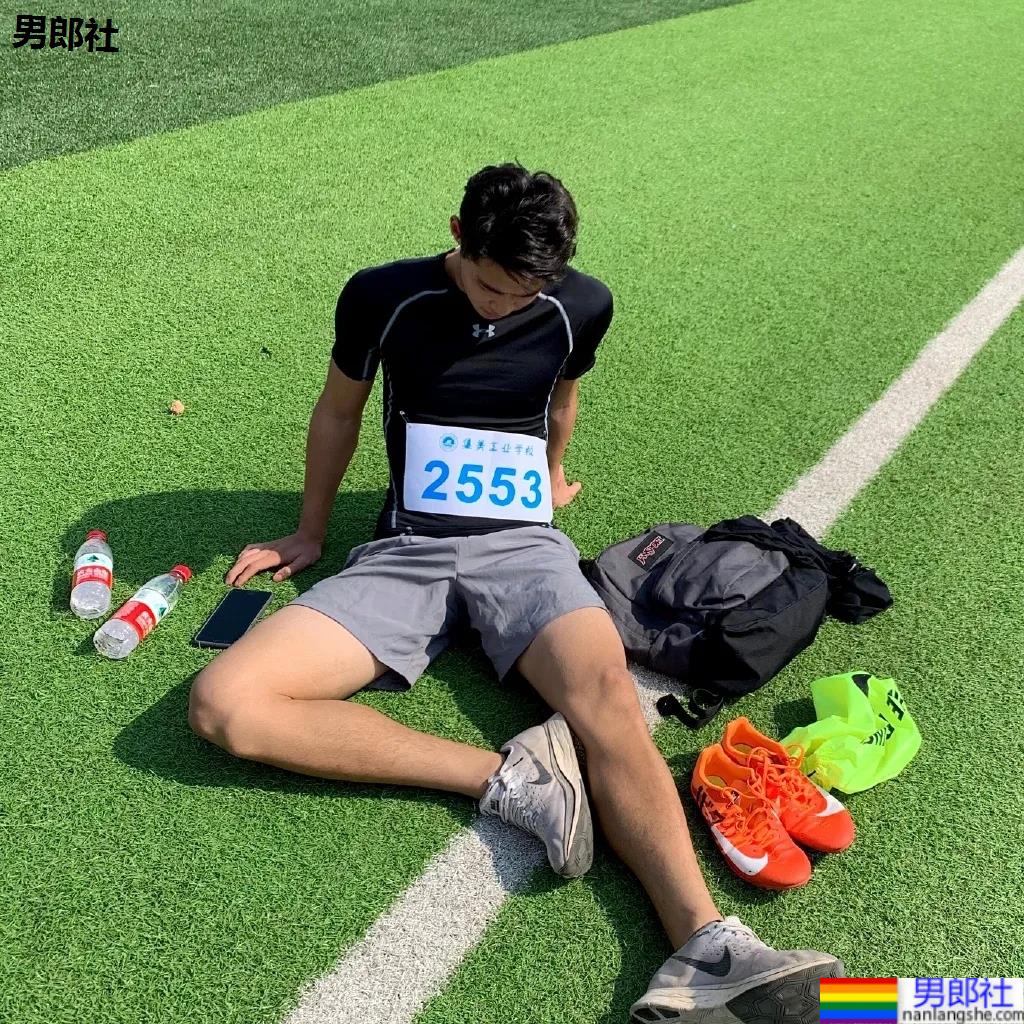 东北185CM高鼻梁体育生，这双大长腿绝了 - 51虹马