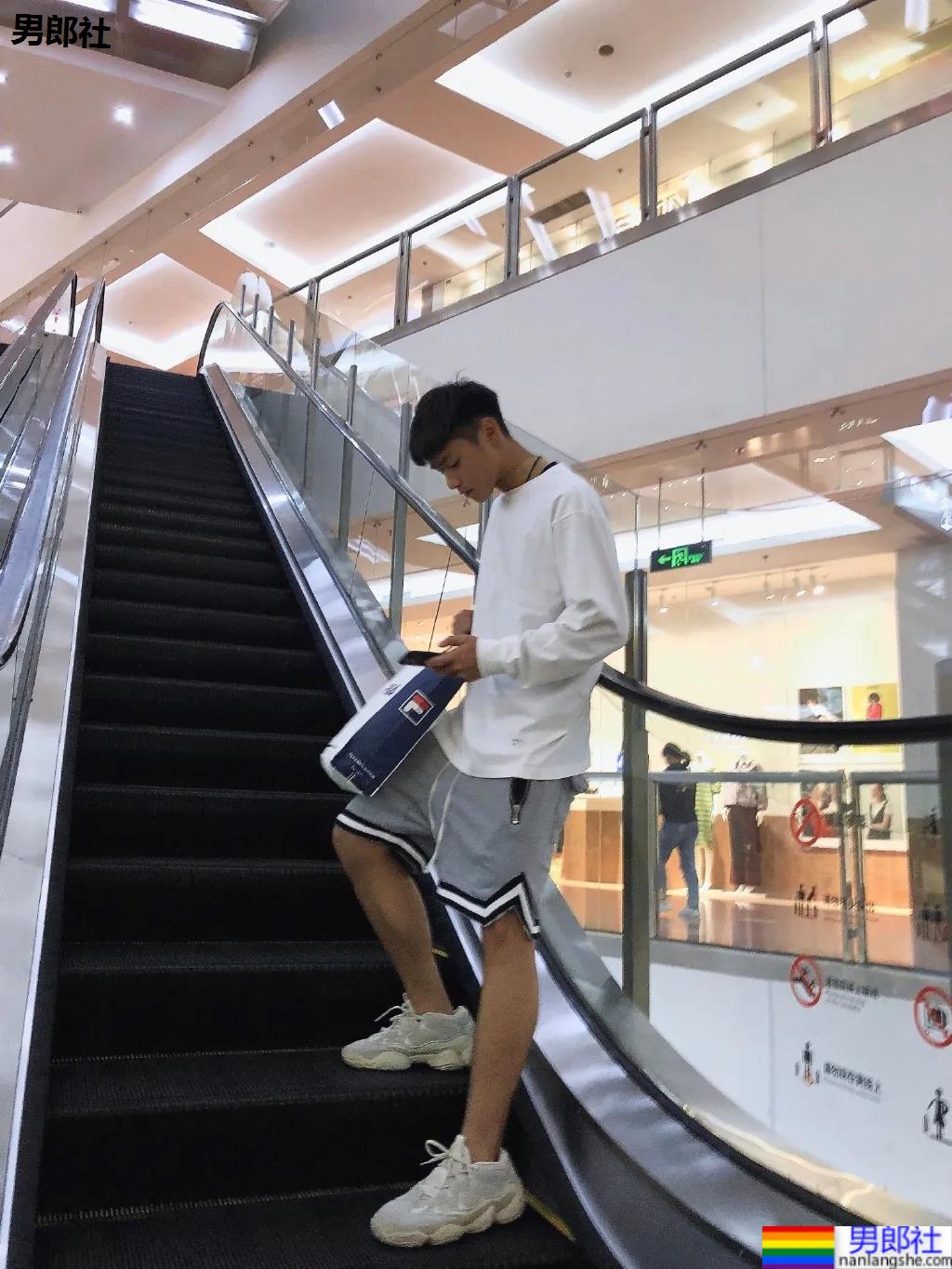 东北185CM高鼻梁体育生，这双大长腿绝了 - 51虹马