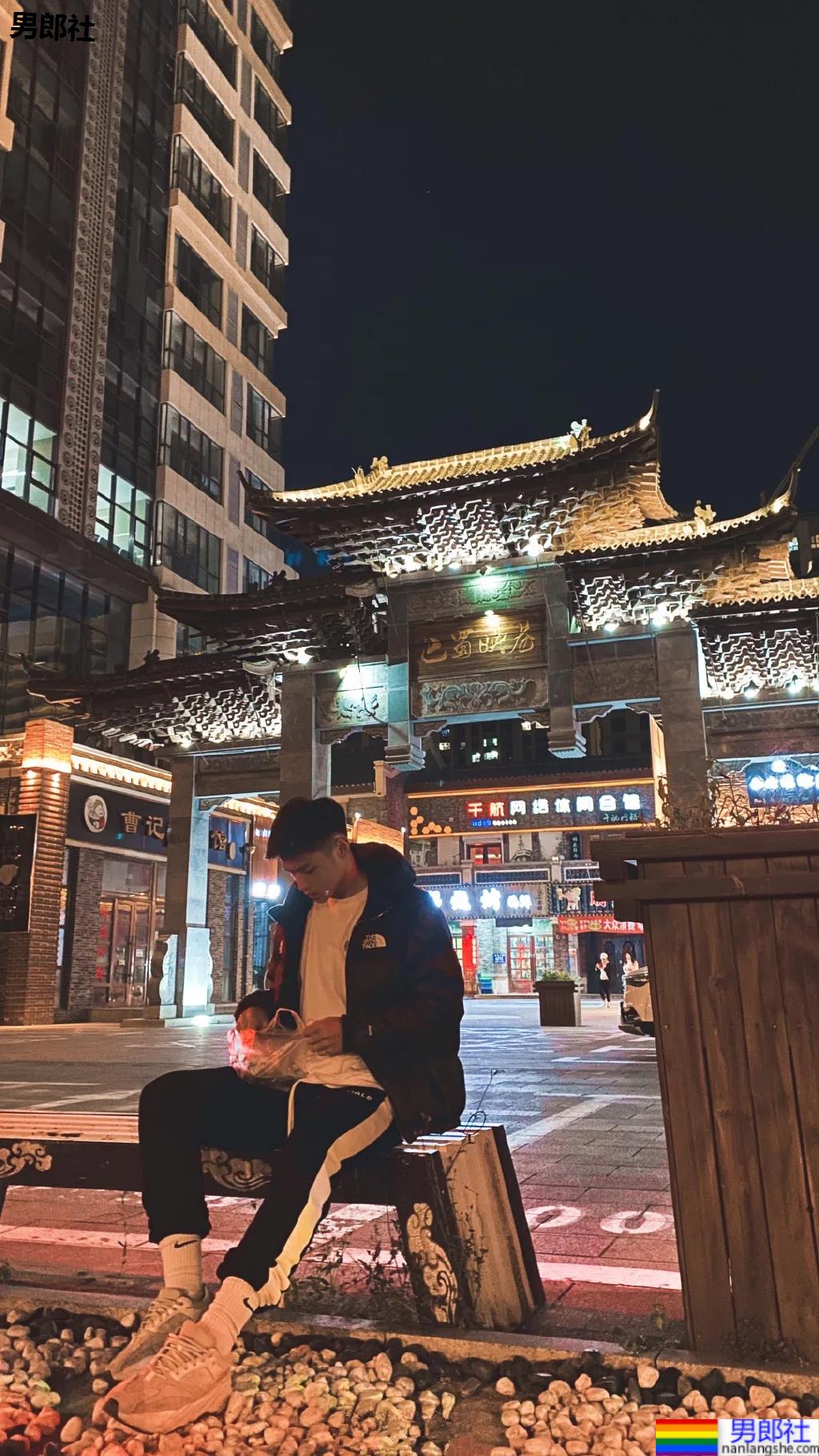 东北185CM高鼻梁体育生，这双大长腿绝了 - 51虹马