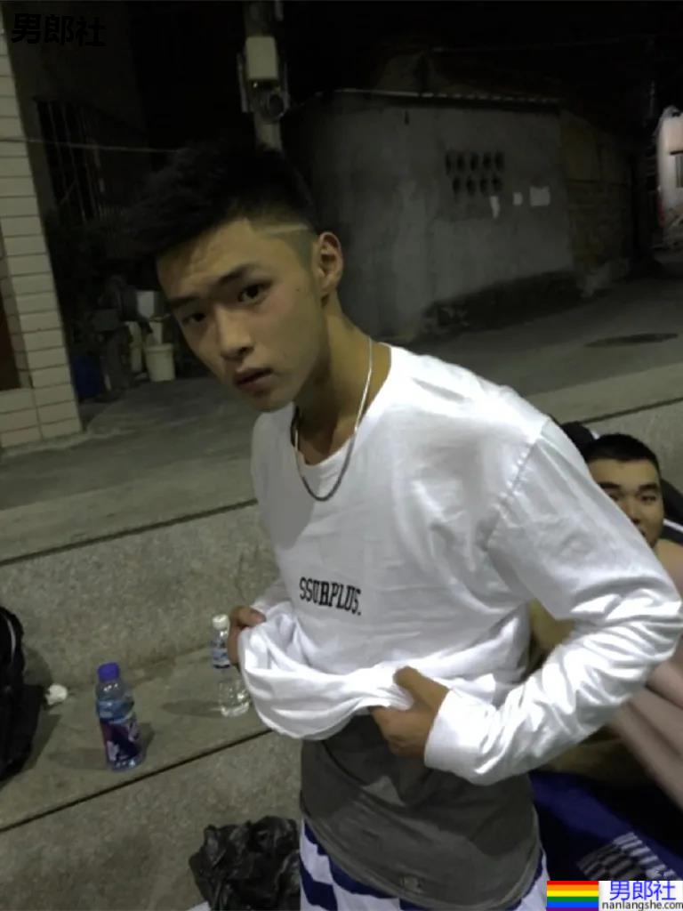 东北185CM高鼻梁体育生，这双大长腿绝了 - 51虹马