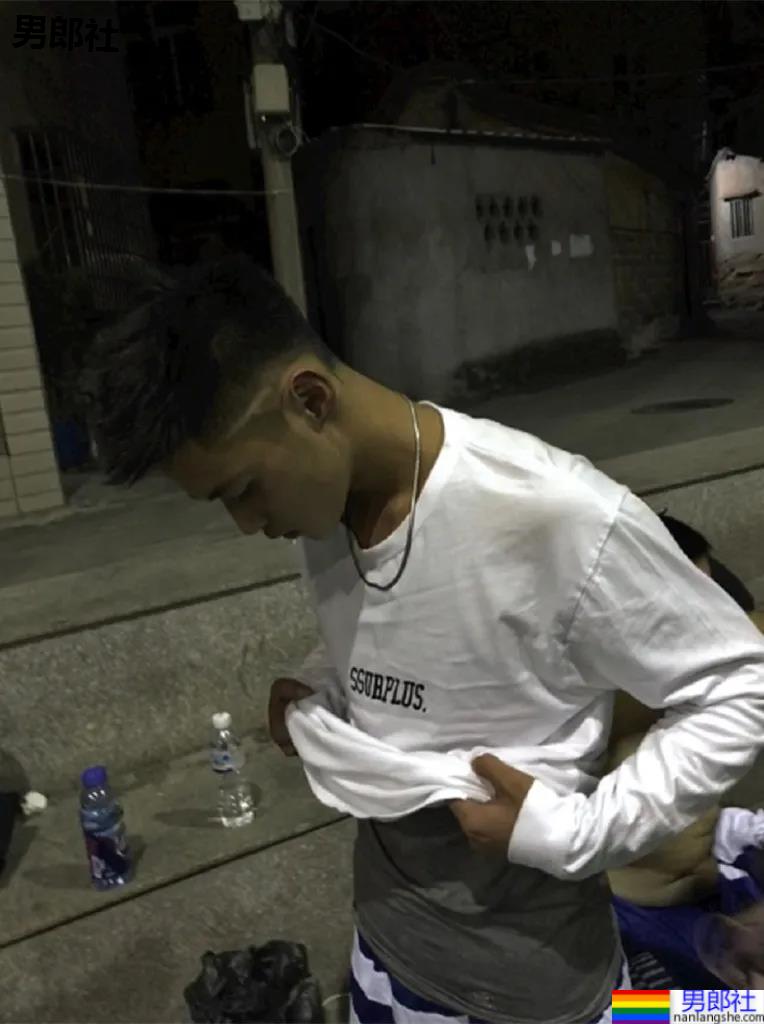 东北185CM高鼻梁体育生，这双大长腿绝了 - 51虹马