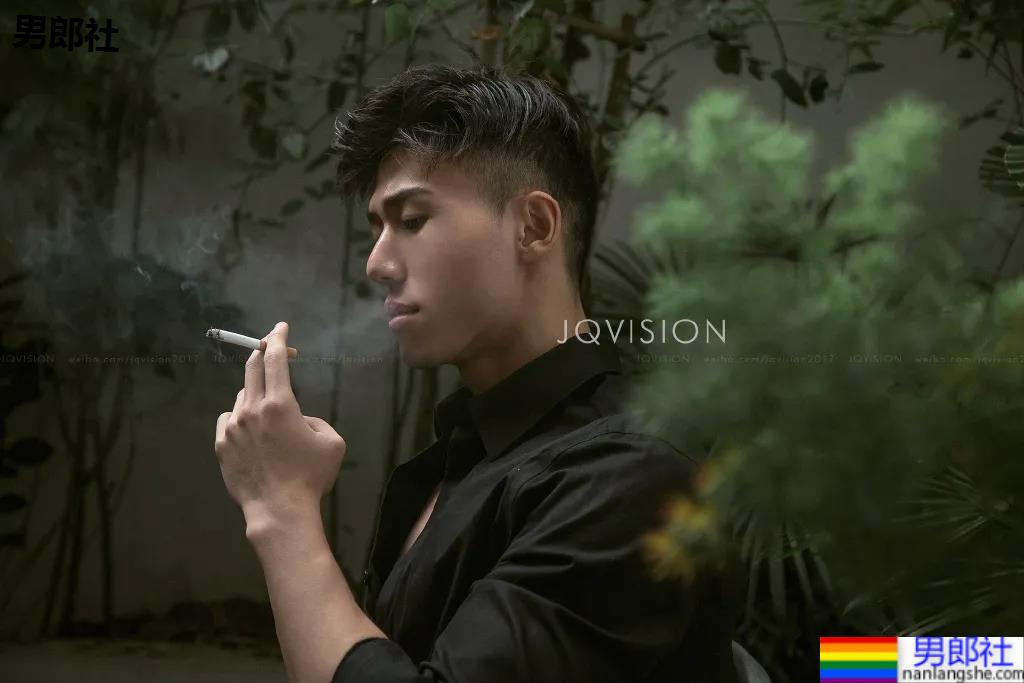 体院研究生的公狗腰有多狠？上体腱子肉小哥，完美身材让网友不淡定了！ - 51虹马