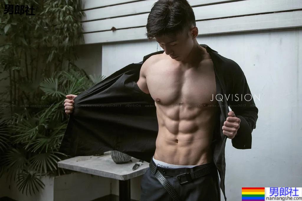 体院研究生的公狗腰有多狠？上体腱子肉小哥，完美身材让网友不淡定了！ - 51虹马