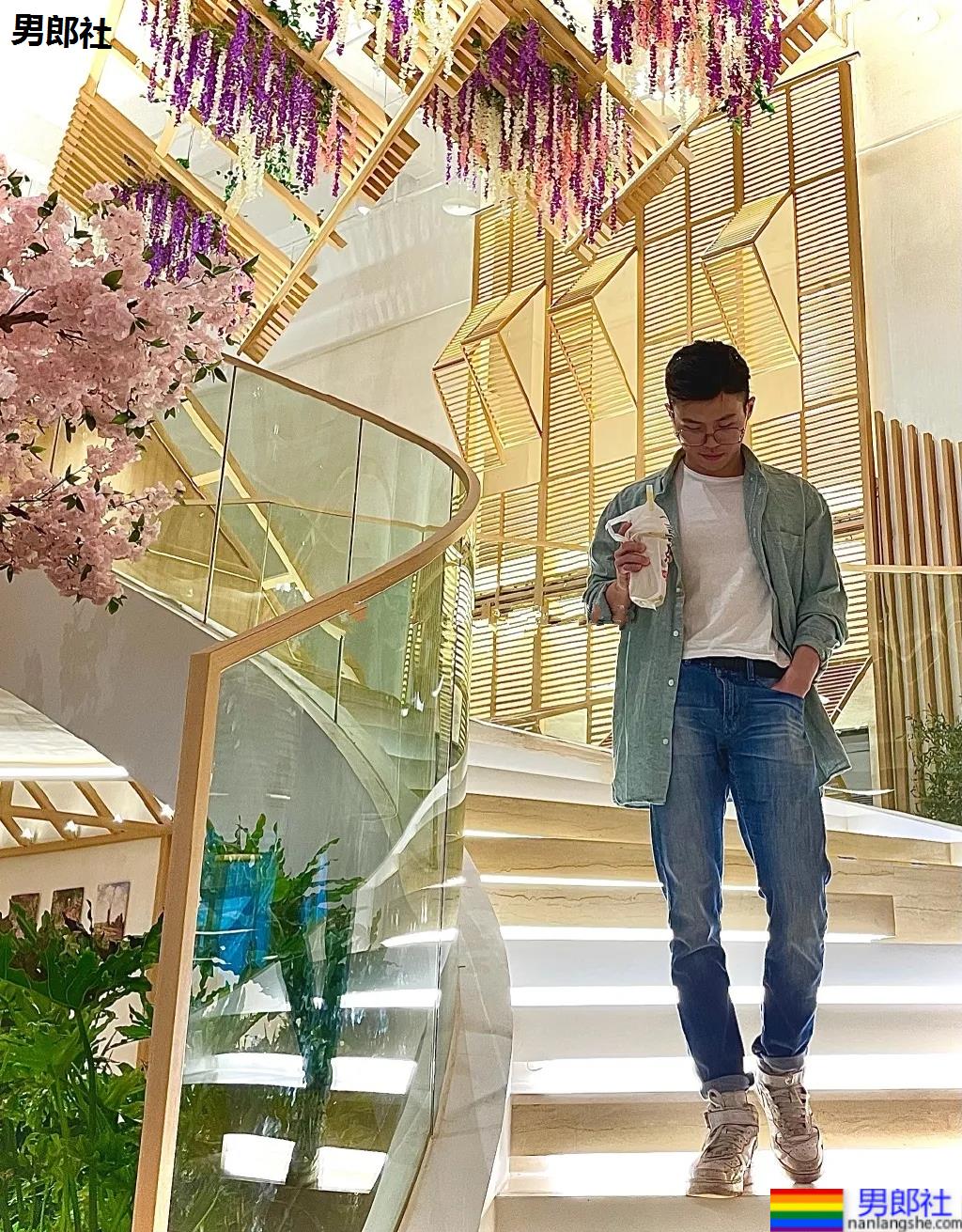 体院研究生的公狗腰有多狠？上体腱子肉小哥，完美身材让网友不淡定了！ - 51虹马