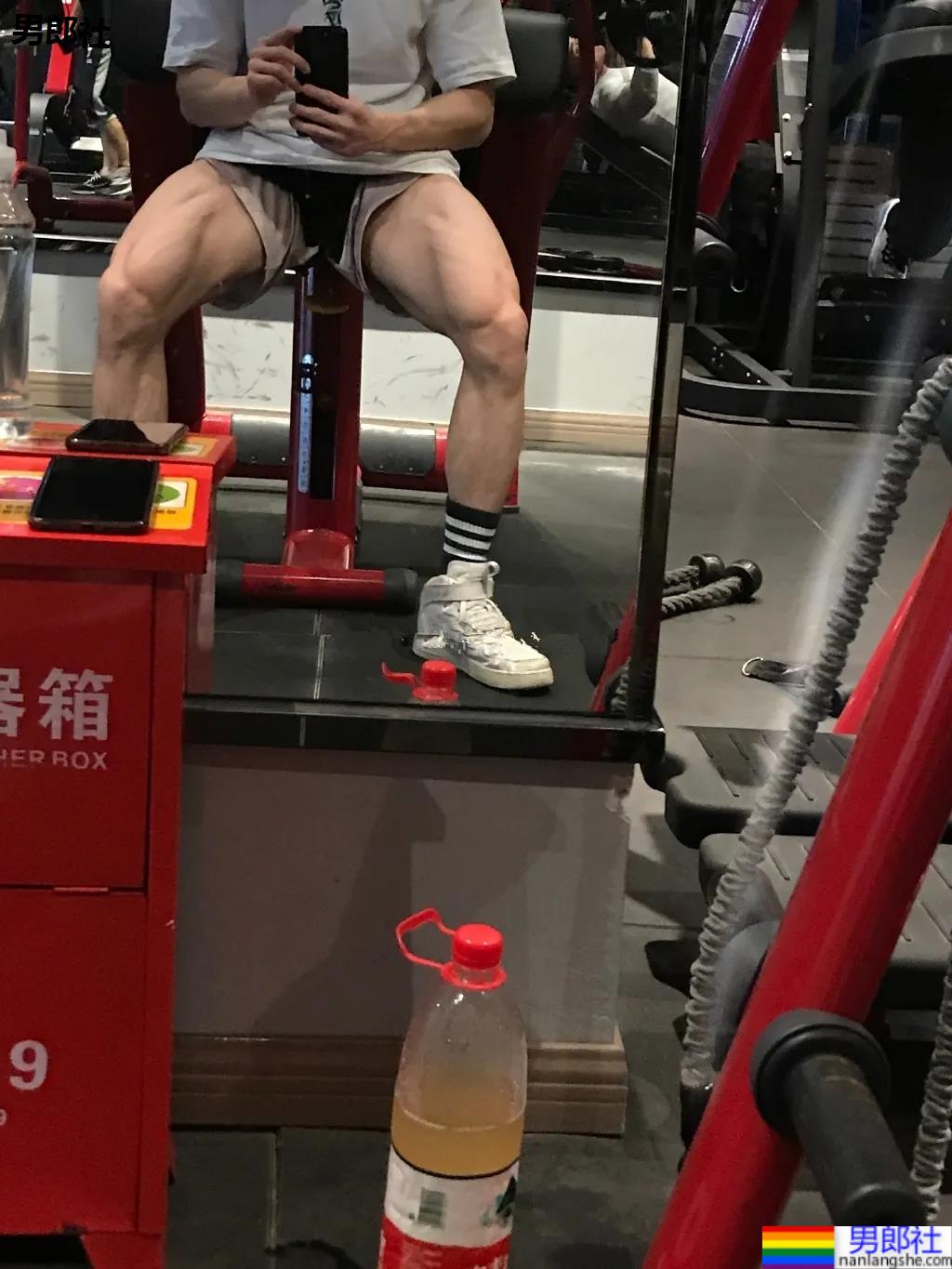 体院研究生的公狗腰有多狠？上体腱子肉小哥，完美身材让网友不淡定了！ - 51虹马