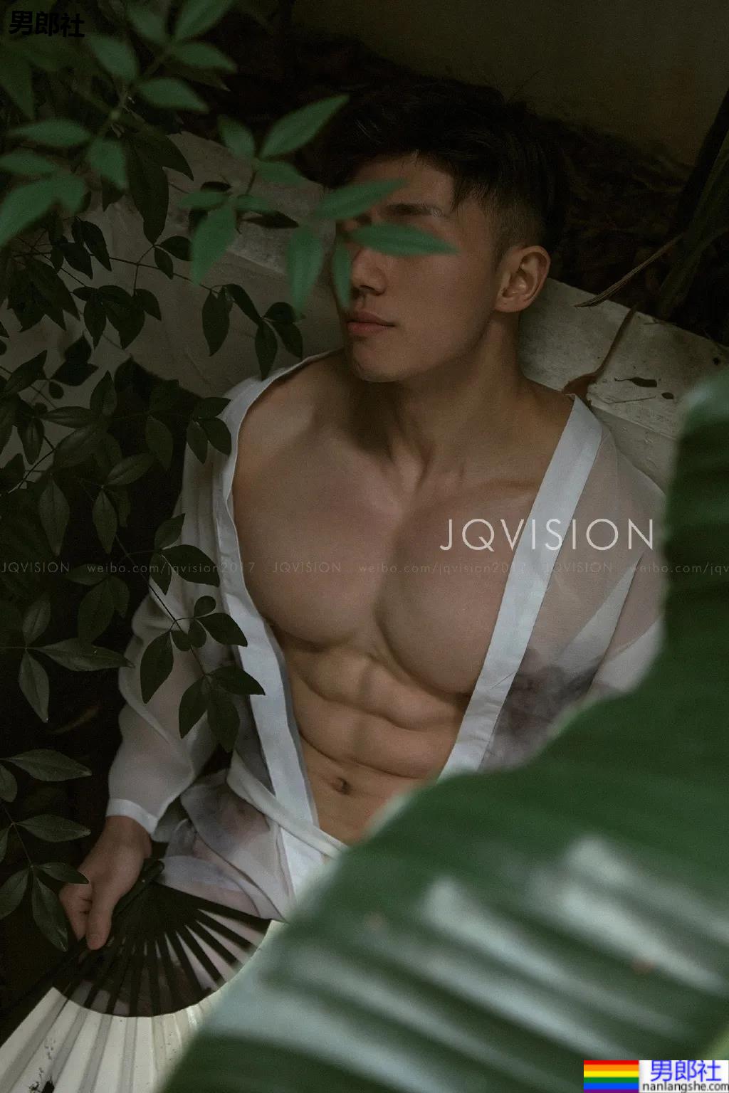 体院研究生的公狗腰有多狠？上体腱子肉小哥，完美身材让网友不淡定了！ - 51虹马