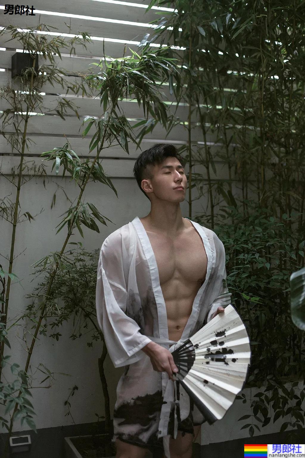 体院研究生的公狗腰有多狠？上体腱子肉小哥，完美身材让网友不淡定了！ - 51虹马