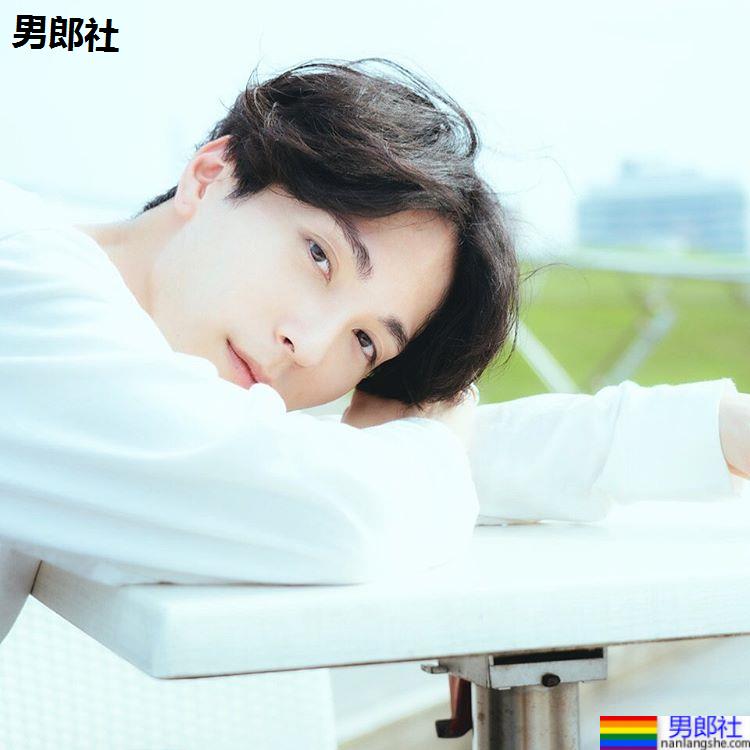 会行走的穿搭型录日韩混血大地系花美男：Kyo - 51虹马