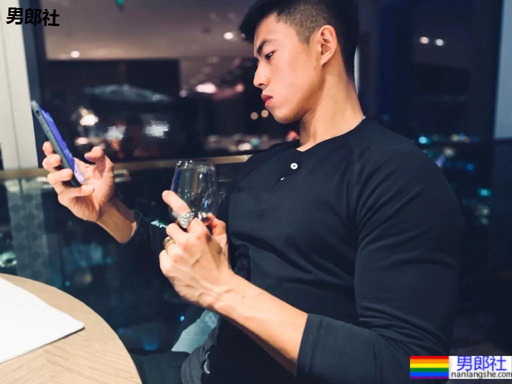 厦门186cm肌肉男教练走红！大长腿腱子肉身材，看过都说我可以！ - 51虹马