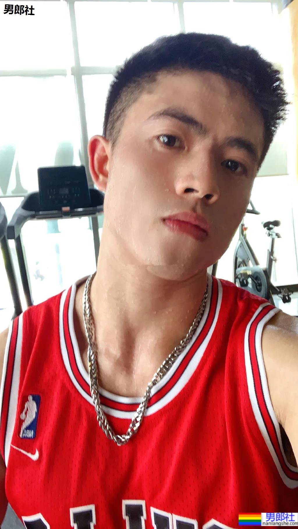 厦门186cm肌肉男教练走红！大长腿腱子肉身材，看过都说我可以！ - 51虹马