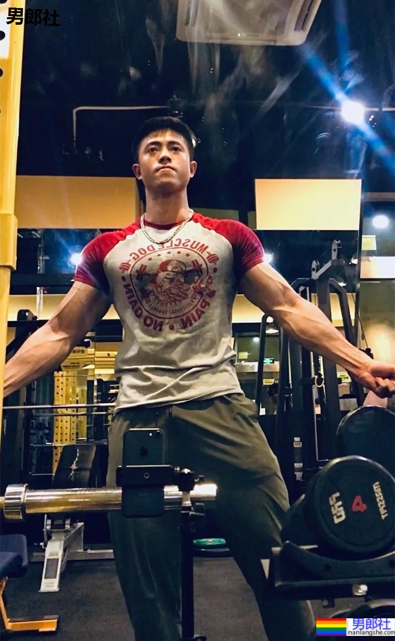 厦门186cm肌肉男教练走红！大长腿腱子肉身材，看过都说我可以！ - 51虹马