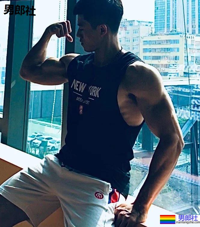 厦门186cm肌肉男教练走红！大长腿腱子肉身材，看过都说我可以！ - 51虹马