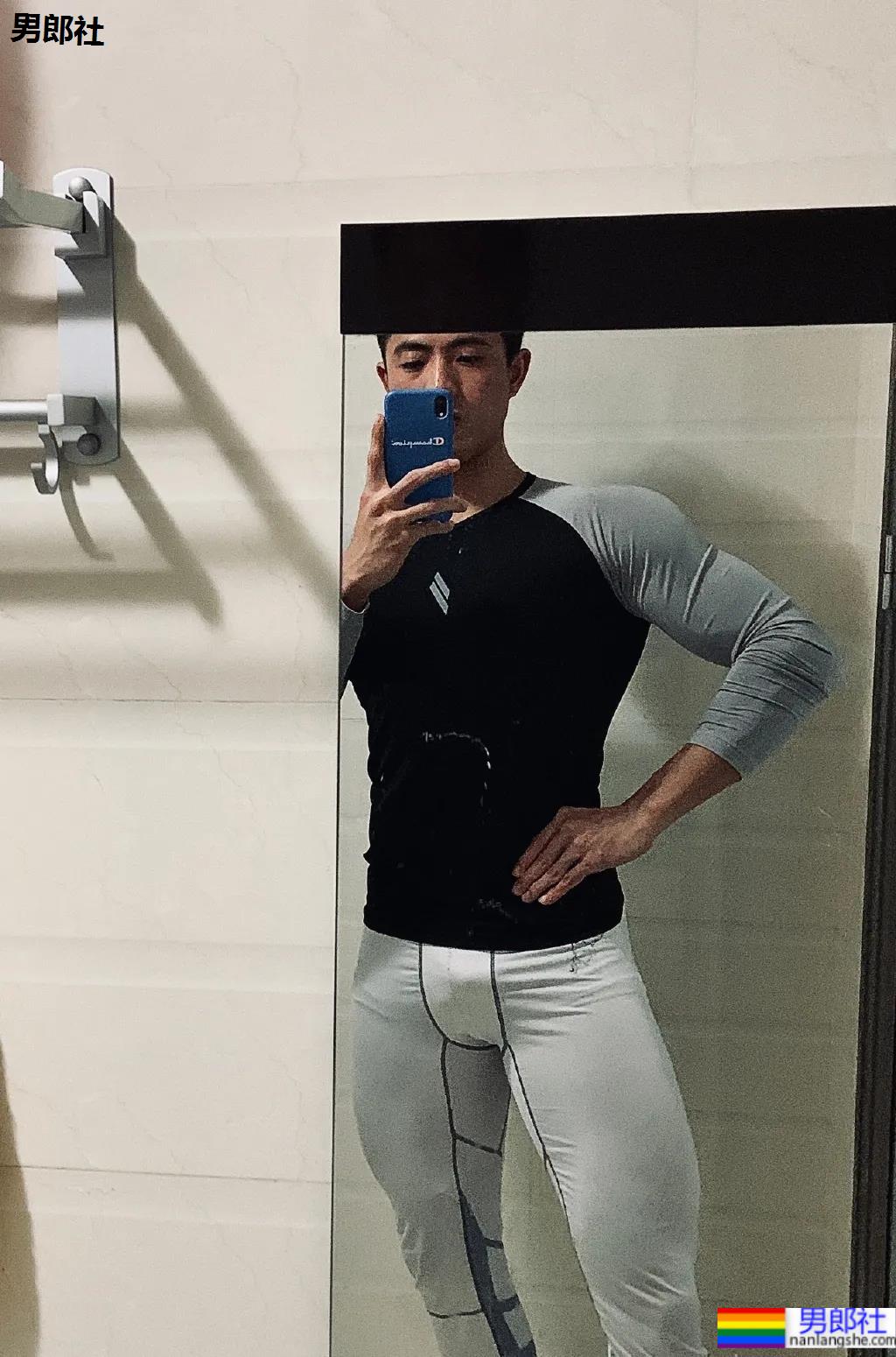 厦门186cm肌肉男教练走红！大长腿腱子肉身材，看过都说我可以！ - 51虹马