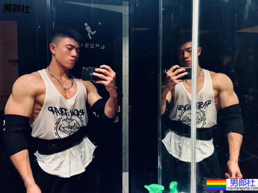 厦门186cm肌肉男教练走红！大长腿腱子肉身材，看过都说我可以！ - 51虹马