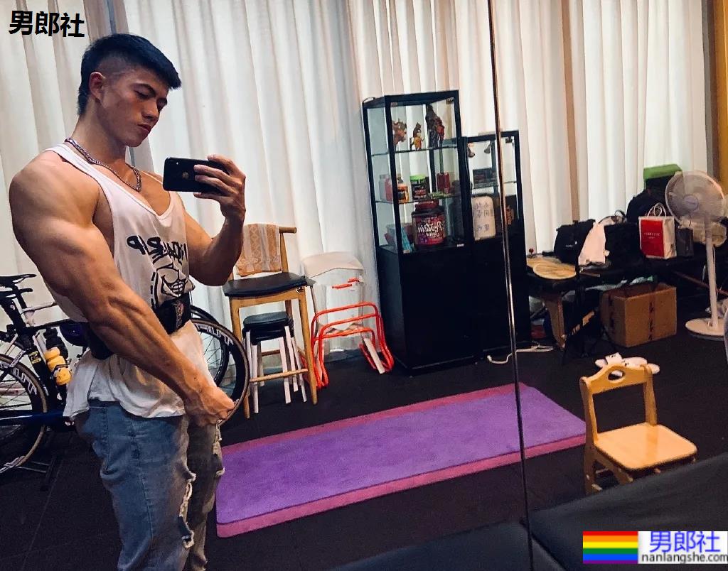 厦门186cm肌肉男教练走红！大长腿腱子肉身材，看过都说我可以！ - 51虹马