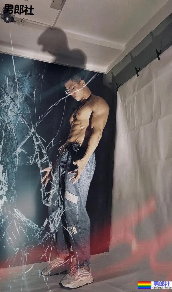 厦门186cm肌肉男教练走红！大长腿腱子肉身材，看过都说我可以！ - 51虹马