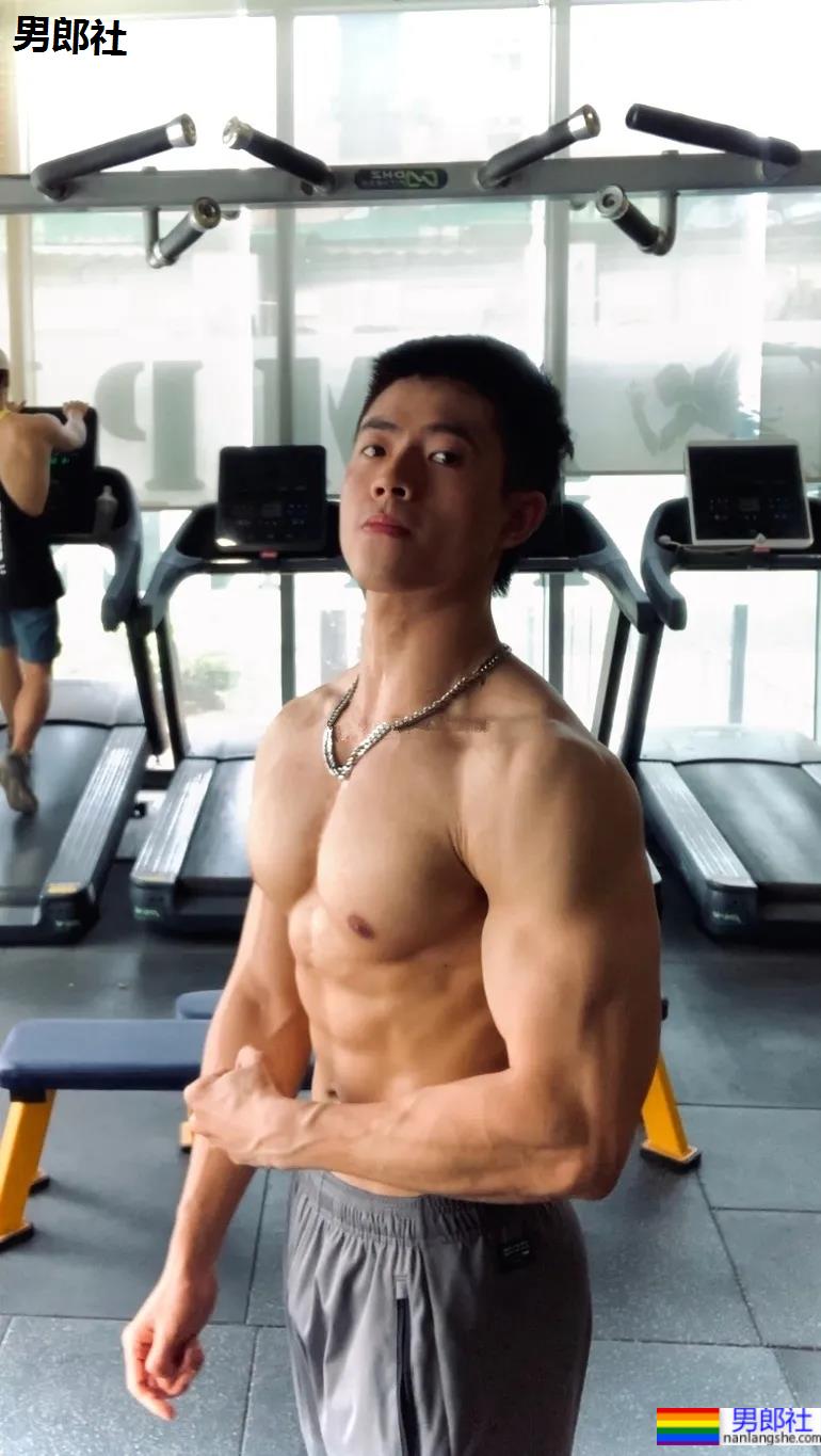 厦门186cm肌肉男教练走红！大长腿腱子肉身材，看过都说我可以！ - 51虹马