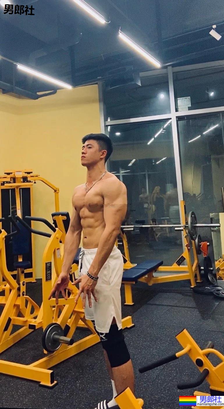 厦门186cm肌肉男教练走红！大长腿腱子肉身材，看过都说我可以！ - 51虹马