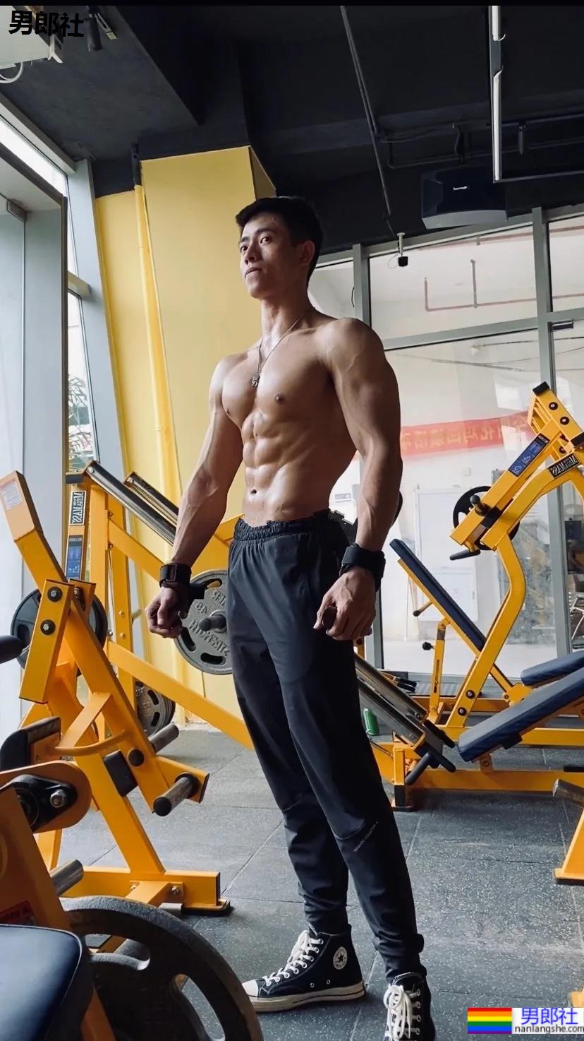 厦门186cm肌肉男教练走红！大长腿腱子肉身材，看过都说我可以！ - 51虹马