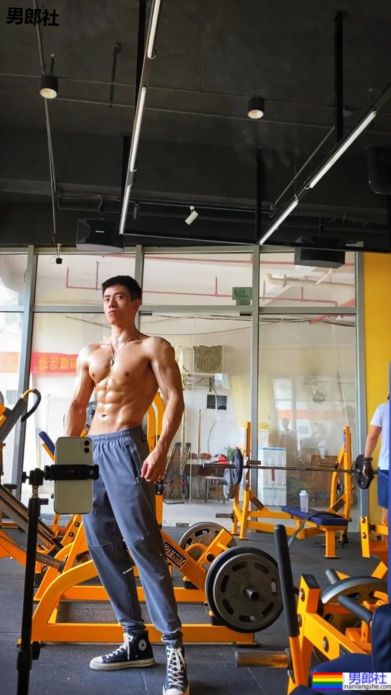 厦门186cm肌肉男教练走红！大长腿腱子肉身材，看过都说我可以！ - 51虹马