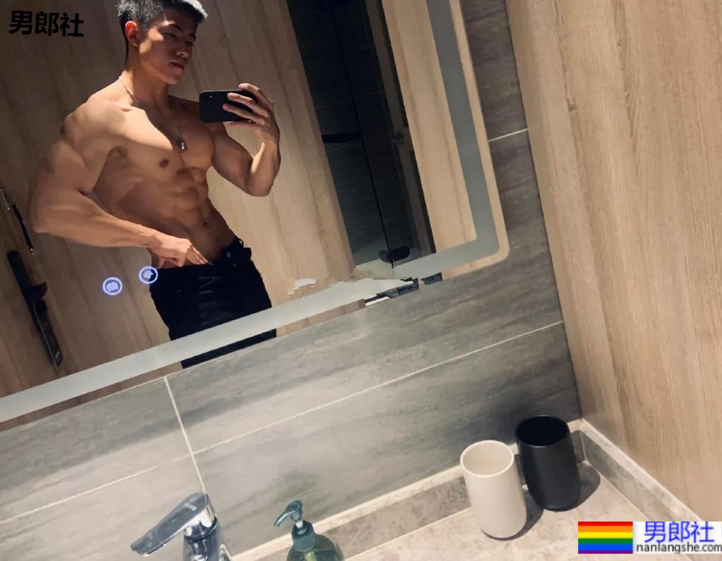 厦门186cm肌肉男教练走红！大长腿腱子肉身材，看过都说我可以！ - 51虹马