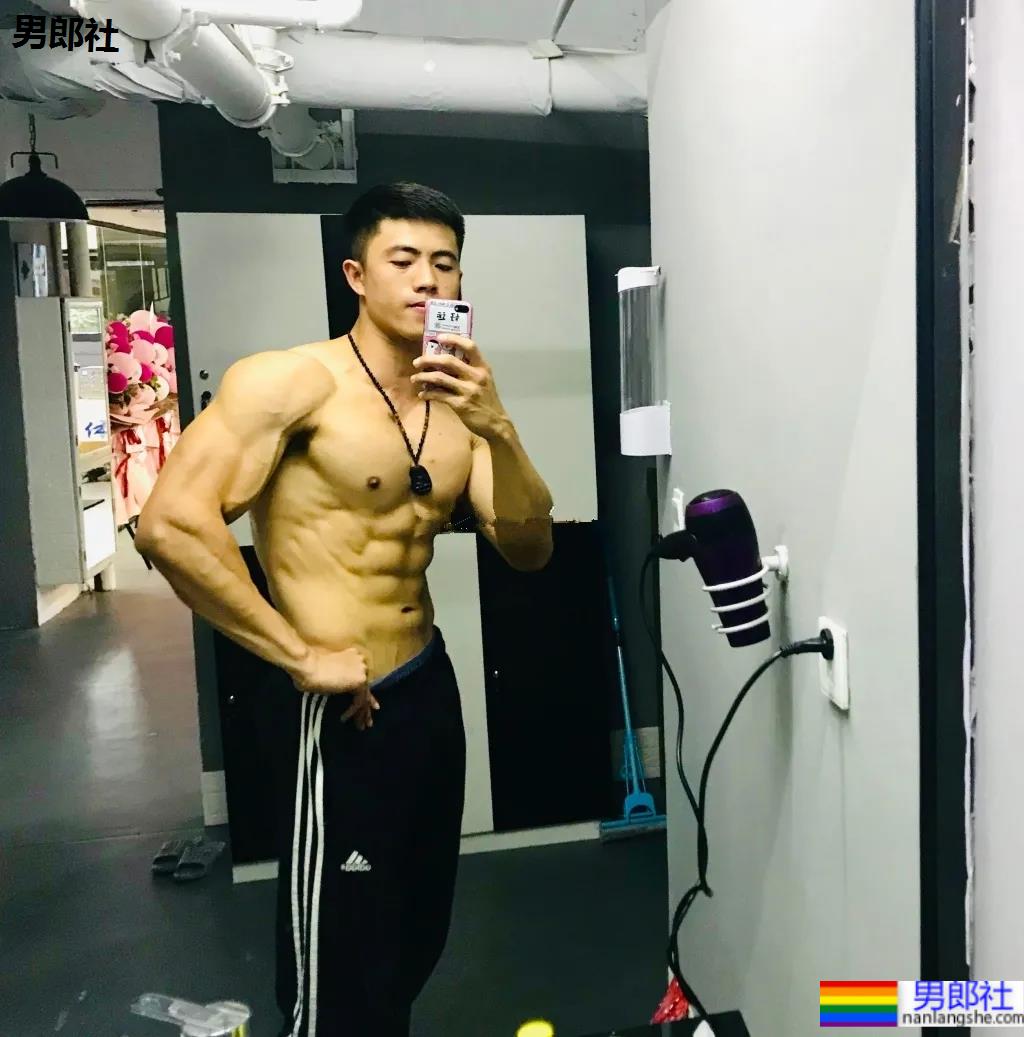 厦门186cm肌肉男教练走红！大长腿腱子肉身材，看过都说我可以！ - 51虹马