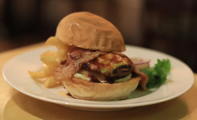 下雨的晚上，与马来西亚导游的公厕邂逅 - 51虹马