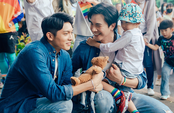 谢佳见与林辉瑝新剧《酷盖爸爸》饰演「双帅奶爸」 情侣装参加同游 当街拥吻太投入竟把小孩搞丢?! - 51虹马 谢佳见与林辉瑝新剧《酷盖爸爸》饰演「双帅奶爸」 情侣装参加同游 当街拥吻太投入竟把小孩搞丢?! - 51虹马