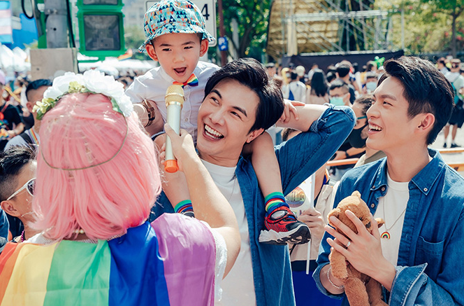 谢佳见与林辉瑝新剧《酷盖爸爸》饰演「双帅奶爸」 情侣装参加同游 当街拥吻太投入竟把小孩搞丢?! - 51虹马 谢佳见与林辉瑝新剧《酷盖爸爸》饰演「双帅奶爸」 情侣装参加同游 当街拥吻太投入竟把小孩搞丢?! - 51虹马