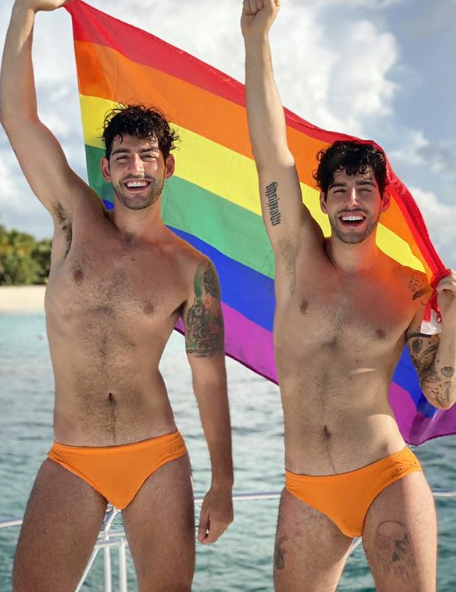 伊拉克裔双胞胎男模扬言川普选输总统就要「裸」 现在拜登赢了他们准备兑现承诺 - 51虹马