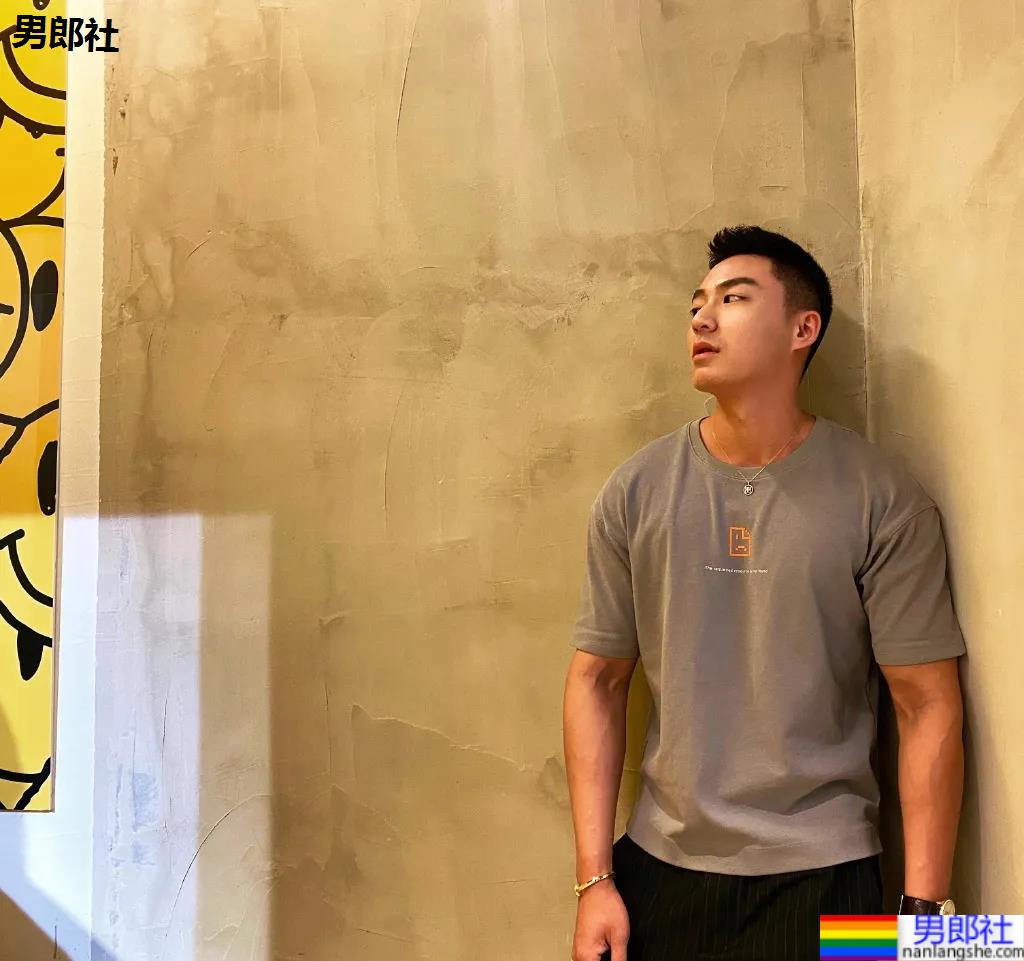 山东186大长腿肌肉帅哥刷屏票圈!颜高条顺拍死无数前浪名媛! - 51虹马 山东186大长腿肌肉帅哥刷屏票圈!颜高条顺拍死无数前浪名媛! - 51虹马