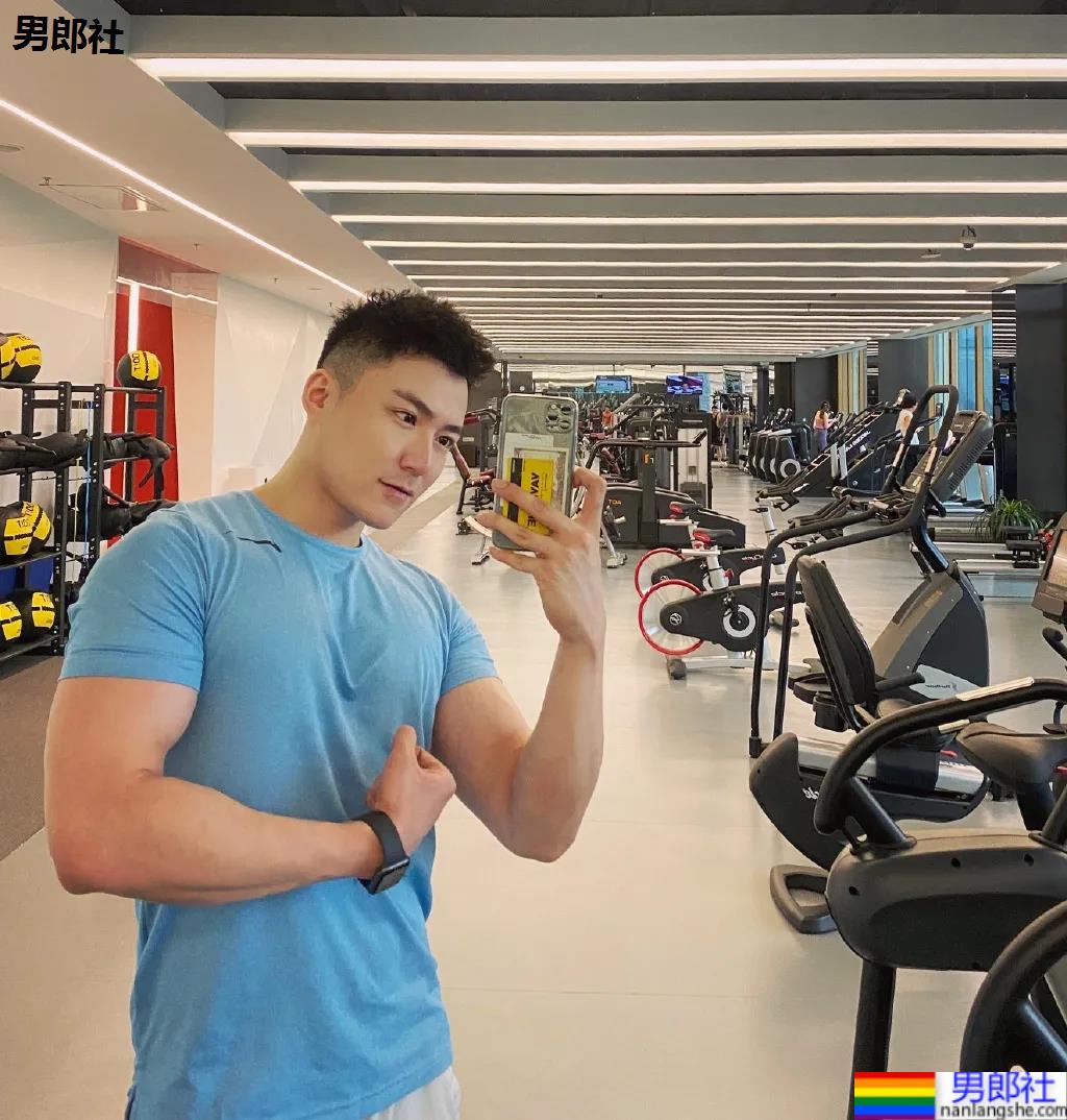 山东186大长腿肌肉帅哥刷屏票圈!颜高条顺拍死无数前浪名媛! - 51虹马 山东186大长腿肌肉帅哥刷屏票圈!颜高条顺拍死无数前浪名媛! - 51虹马