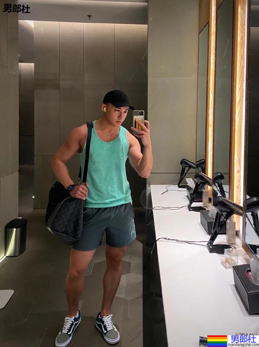 山东186大长腿肌肉帅哥刷屏票圈!颜高条顺拍死无数前浪名媛! - 51虹马 山东186大长腿肌肉帅哥刷屏票圈!颜高条顺拍死无数前浪名媛! - 51虹马