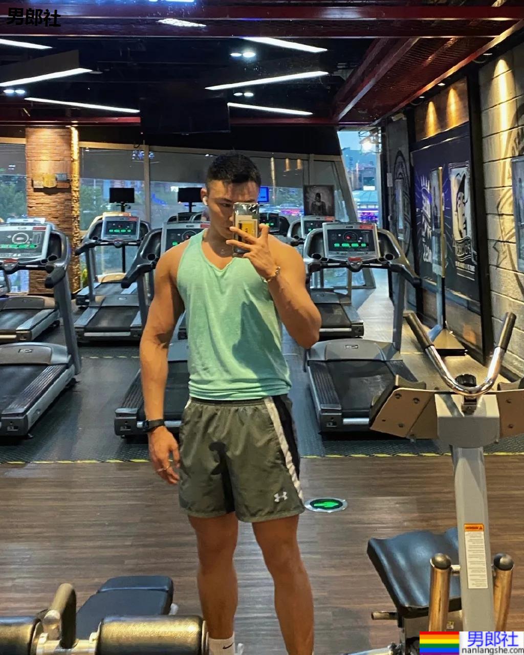 山东186大长腿肌肉帅哥刷屏票圈!颜高条顺拍死无数前浪名媛! - 51虹马 山东186大长腿肌肉帅哥刷屏票圈!颜高条顺拍死无数前浪名媛! - 51虹马