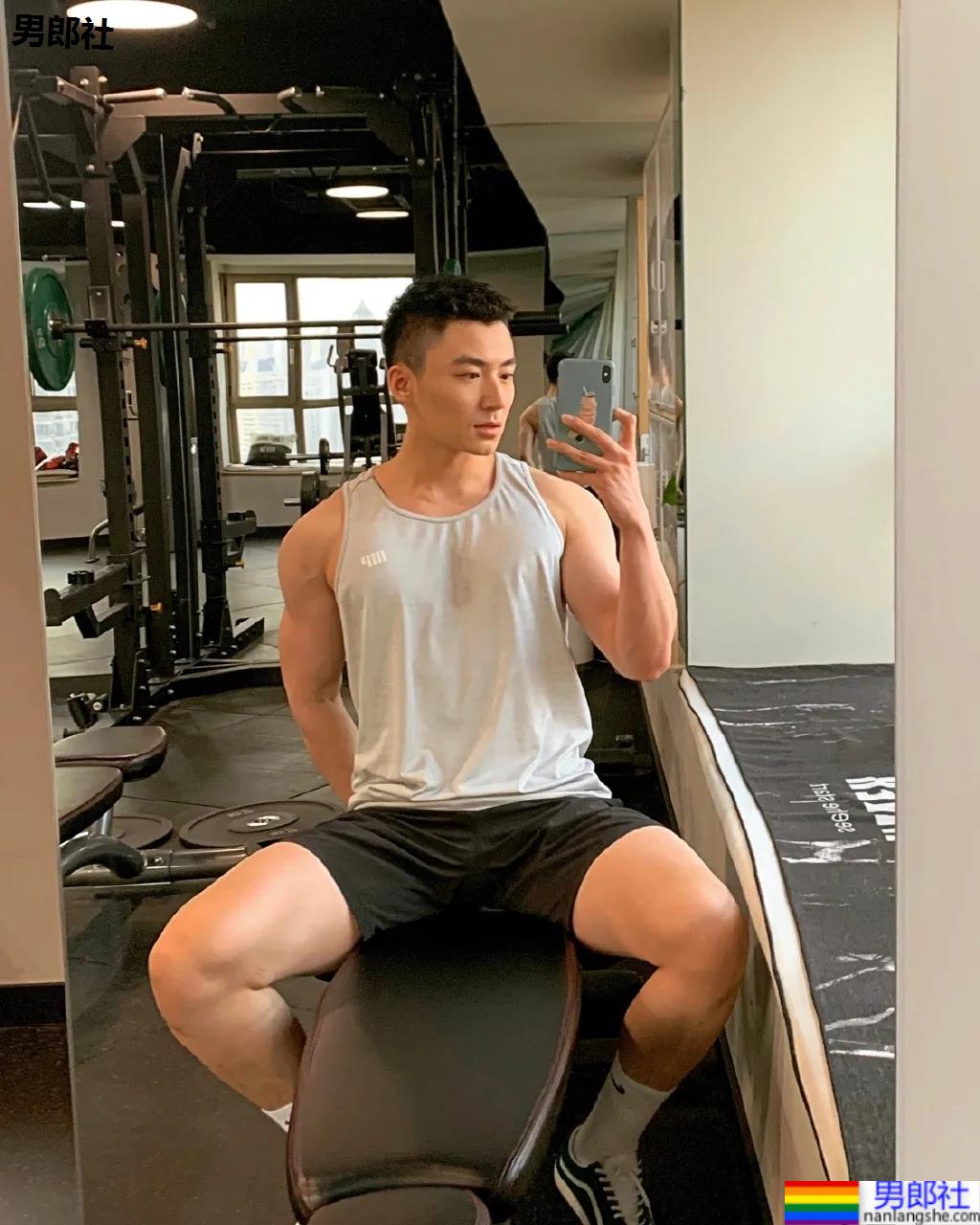 山东186大长腿肌肉帅哥刷屏票圈!颜高条顺拍死无数前浪名媛! - 51虹马 山东186大长腿肌肉帅哥刷屏票圈!颜高条顺拍死无数前浪名媛! - 51虹马