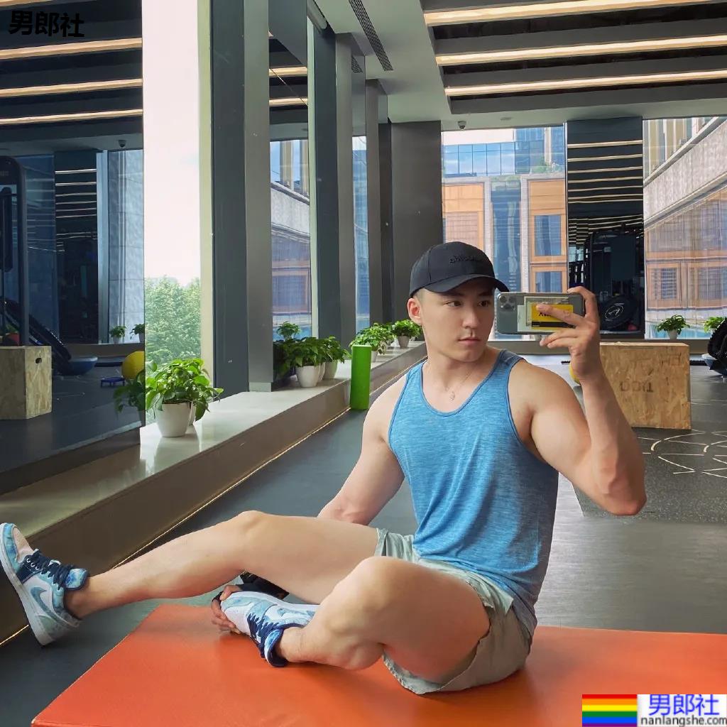 山东186大长腿肌肉帅哥刷屏票圈!颜高条顺拍死无数前浪名媛! - 51虹马 山东186大长腿肌肉帅哥刷屏票圈!颜高条顺拍死无数前浪名媛! - 51虹马