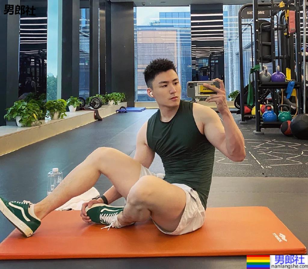 山东186大长腿肌肉帅哥刷屏票圈!颜高条顺拍死无数前浪名媛! - 51虹马 山东186大长腿肌肉帅哥刷屏票圈!颜高条顺拍死无数前浪名媛! - 51虹马