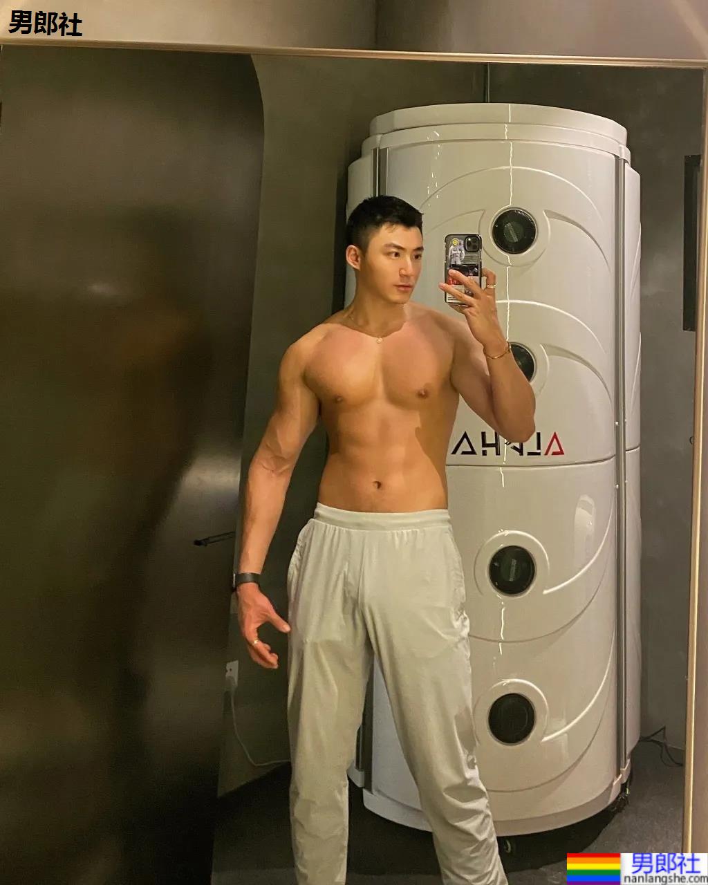 山东186大长腿肌肉帅哥刷屏票圈!颜高条顺拍死无数前浪名媛! - 51虹马 山东186大长腿肌肉帅哥刷屏票圈!颜高条顺拍死无数前浪名媛! - 51虹马