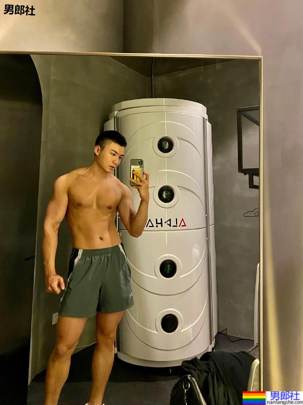 山东186大长腿肌肉帅哥刷屏票圈!颜高条顺拍死无数前浪名媛! - 51虹马 山东186大长腿肌肉帅哥刷屏票圈!颜高条顺拍死无数前浪名媛! - 51虹马