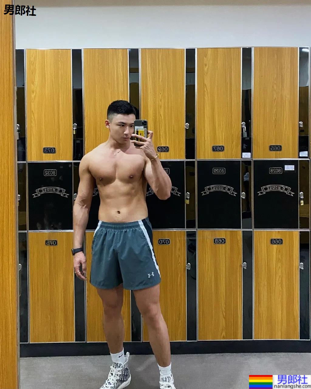 山东186大长腿肌肉帅哥刷屏票圈!颜高条顺拍死无数前浪名媛! - 51虹马 山东186大长腿肌肉帅哥刷屏票圈!颜高条顺拍死无数前浪名媛! - 51虹马