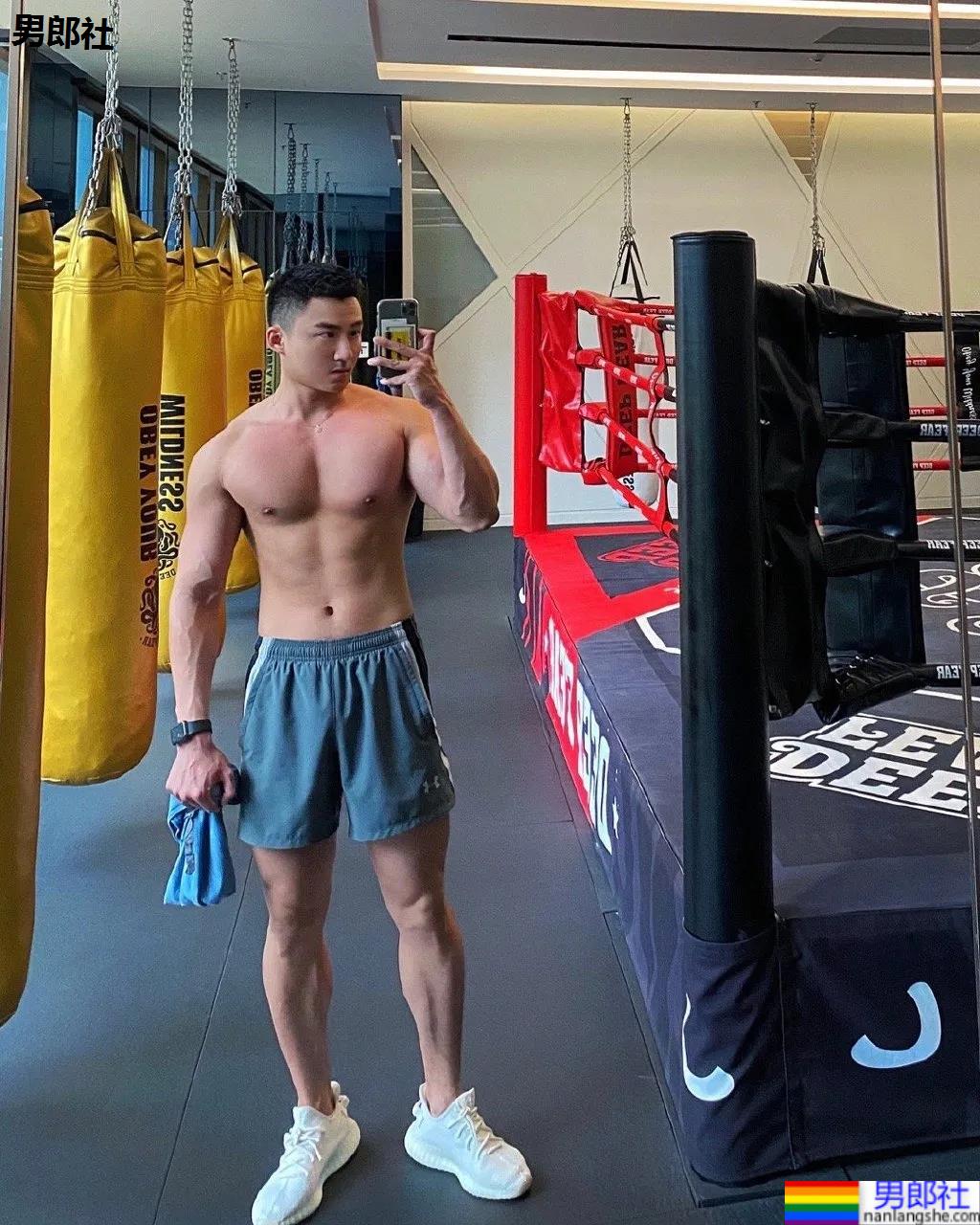 山东186大长腿肌肉帅哥刷屏票圈!颜高条顺拍死无数前浪名媛! - 51虹马 山东186大长腿肌肉帅哥刷屏票圈!颜高条顺拍死无数前浪名媛! - 51虹马