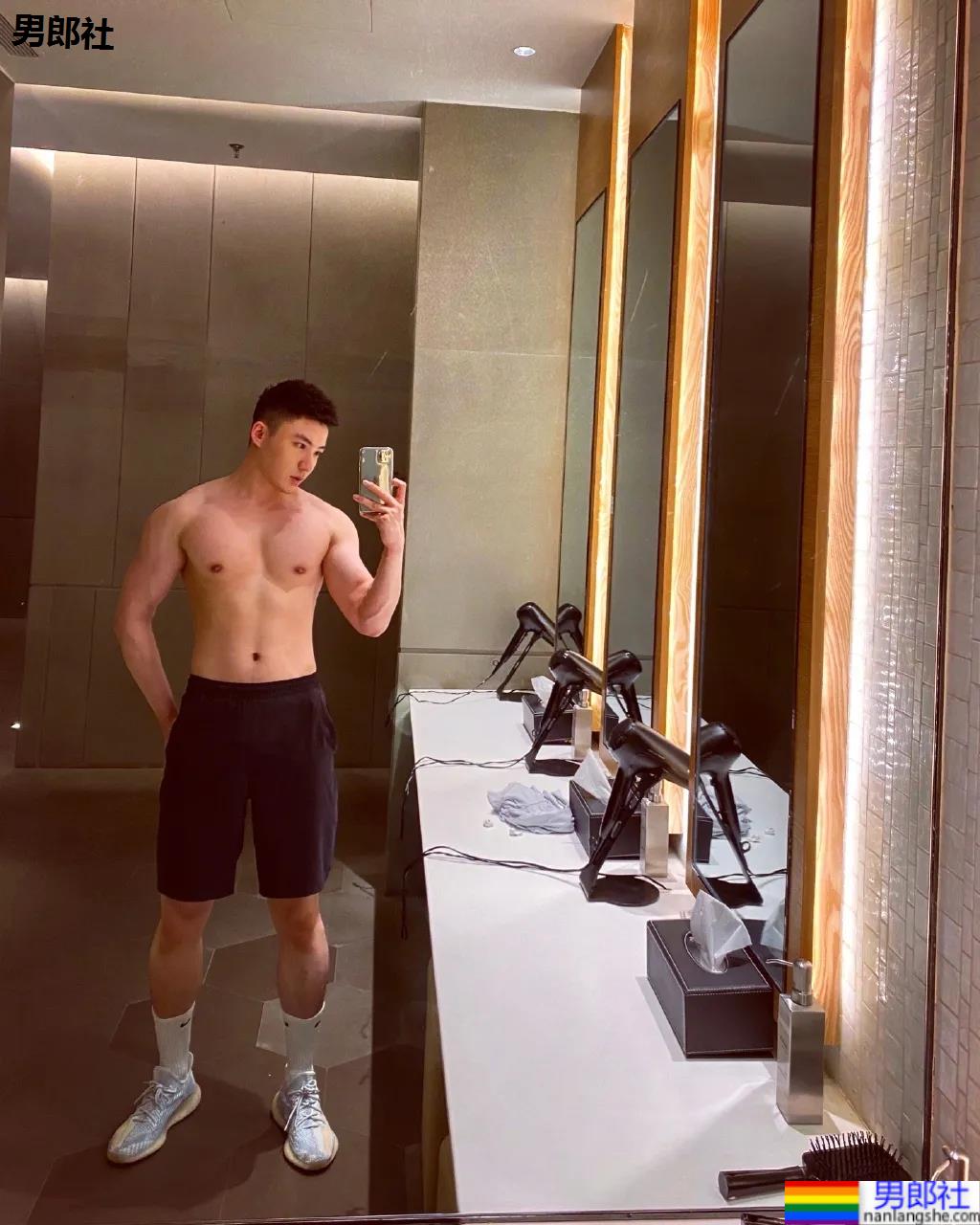 山东186大长腿肌肉帅哥刷屏票圈!颜高条顺拍死无数前浪名媛! - 51虹马 山东186大长腿肌肉帅哥刷屏票圈!颜高条顺拍死无数前浪名媛! - 51虹马