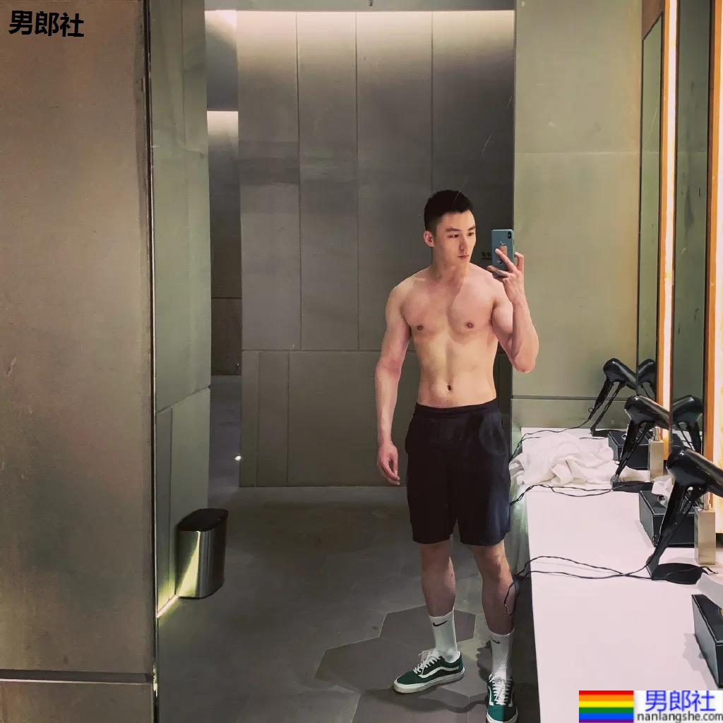 山东186大长腿肌肉帅哥刷屏票圈!颜高条顺拍死无数前浪名媛! - 51虹马 山东186大长腿肌肉帅哥刷屏票圈!颜高条顺拍死无数前浪名媛! - 51虹马