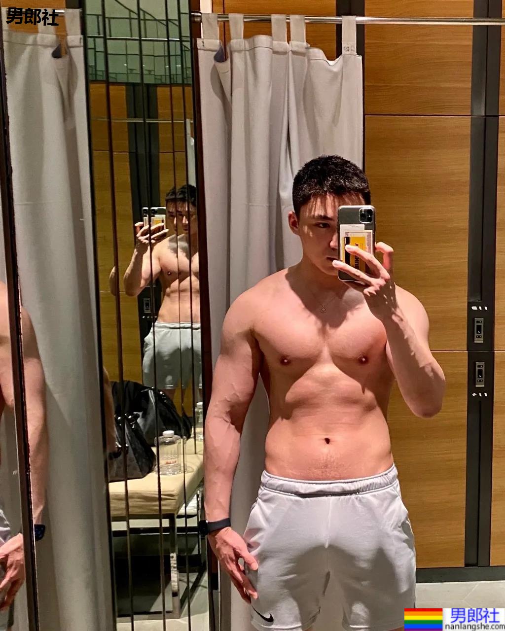 山东186大长腿肌肉帅哥刷屏票圈!颜高条顺拍死无数前浪名媛! - 51虹马 山东186大长腿肌肉帅哥刷屏票圈!颜高条顺拍死无数前浪名媛! - 51虹马