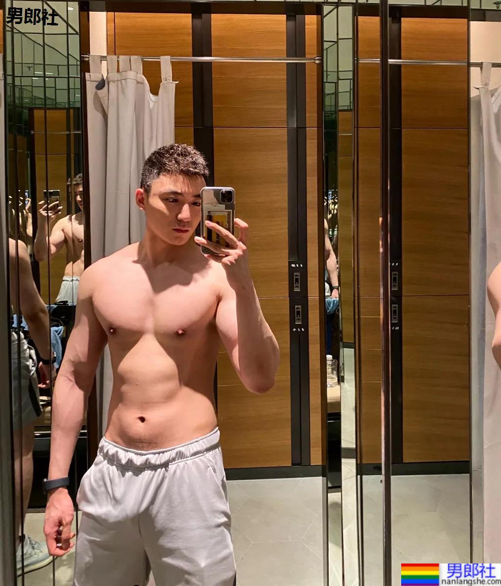 山东186大长腿肌肉帅哥刷屏票圈!颜高条顺拍死无数前浪名媛! - 51虹马 山东186大长腿肌肉帅哥刷屏票圈!颜高条顺拍死无数前浪名媛! - 51虹马